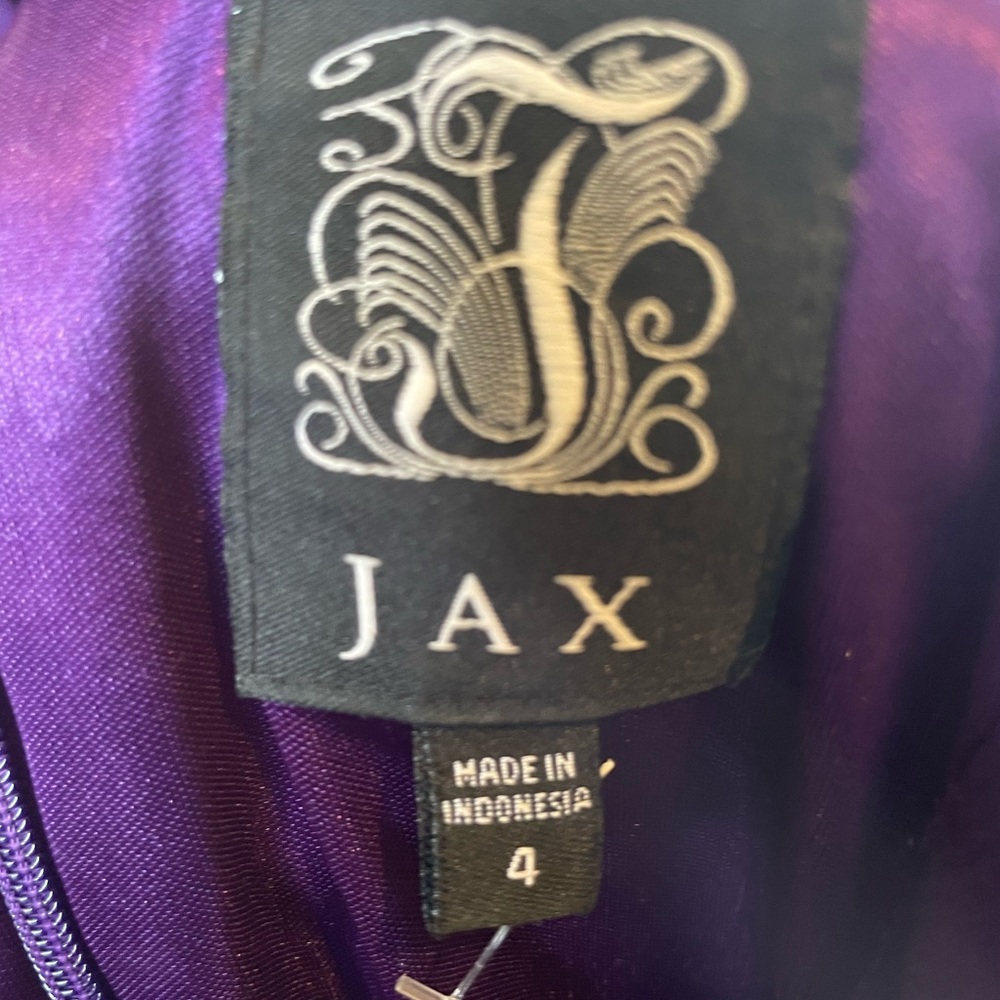 - Jax Gorgeous purple cocktail dress, size 4 - Picture 4 of 4